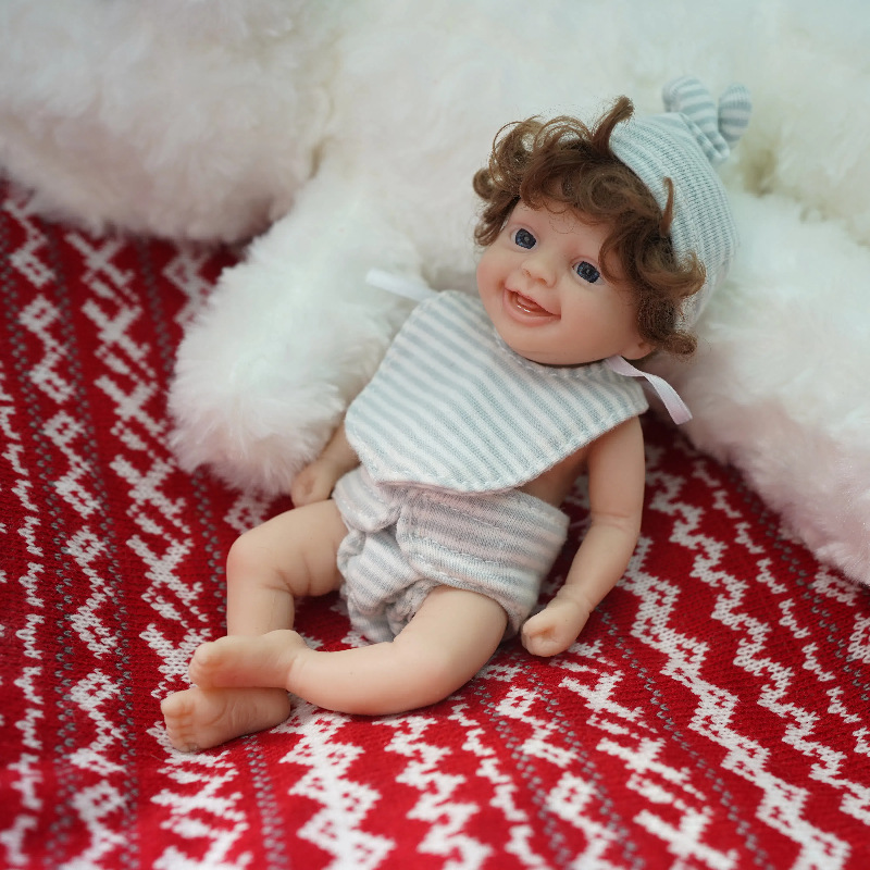 دمية ريبورن صغيرة لطيفة بطول 6 - مراجعة Reborn Baby Doll Silicone Realistic وسعره